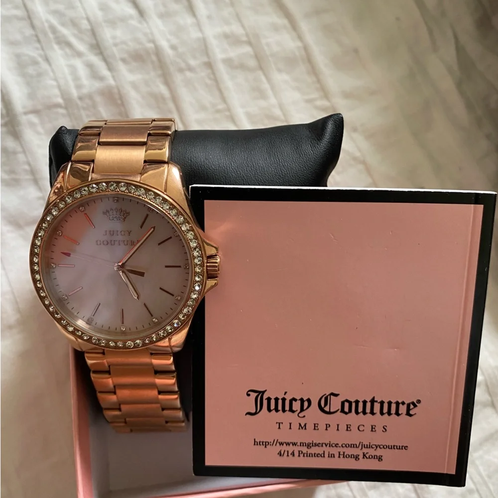 JUICY COUTURE TIMEPIECES LARGE GOLD WATCH WITH JEWELS MSRP $265.00 NWT